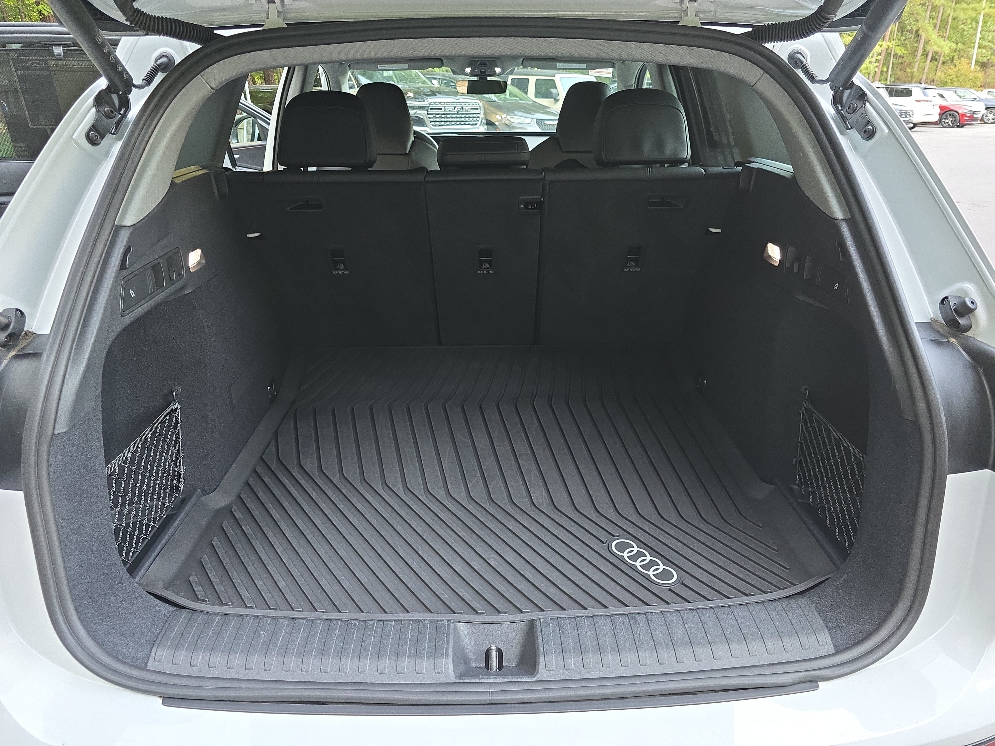Used 2025 Audi Q6 e-tron Premium Plus w/ Premium Plus AWD/4WD image 12