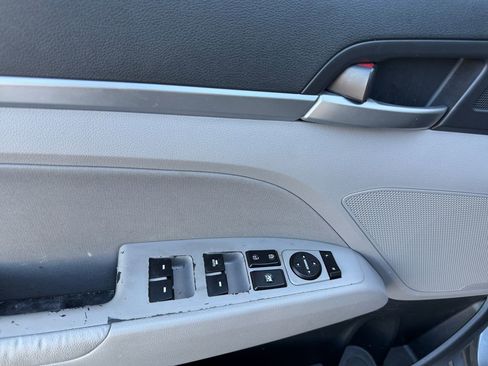 Used 2019 Hyundai Elantra Value Edition FWD image 11