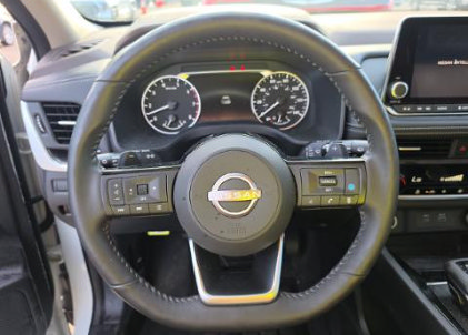 Used 2023 Nissan Rogue SV w/ SV Premium B Package FWD image 11