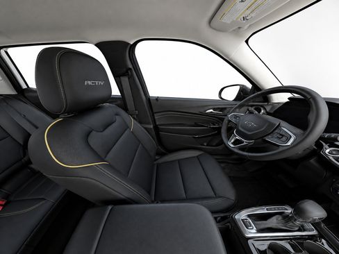 Used 2026 Chevrolet Trax ACTIV w/ Driver Confidence Package FWD image 9