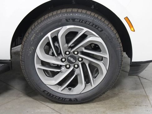 New 2026 Lincoln Navigator Premiere AWD/4WD image 13