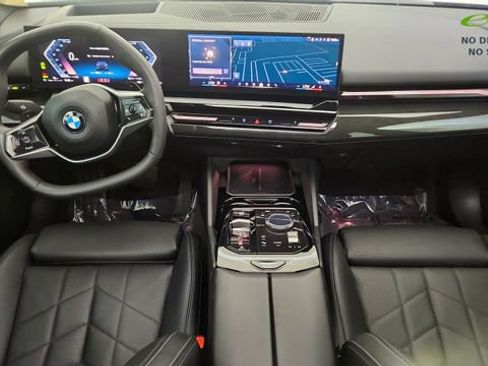 Used 2025 BMW 530i RWD image 90