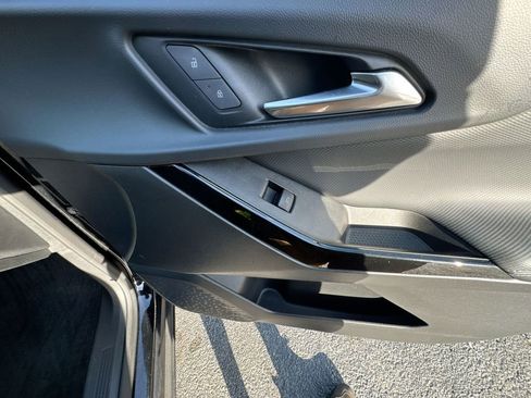 Used 2025 Chevrolet Equinox LT w/ Safety and Technology Package image 33