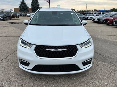 Used 2023 Chrysler Pacifica Touring-L