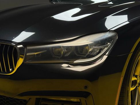 Used 2016 BMW 740i image 7