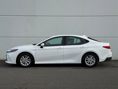 Certified 2025 Toyota Camry LE image 4