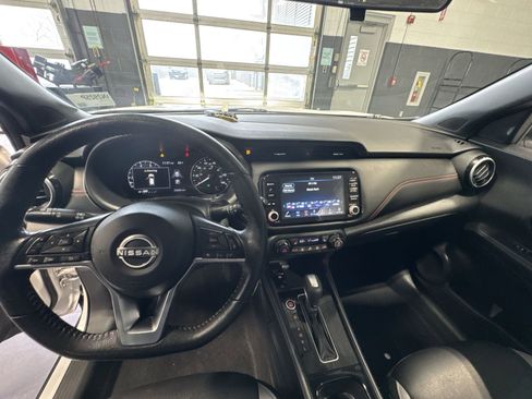 Used 2023 Nissan Kicks SR w/ SR Premium Package FWD image 2