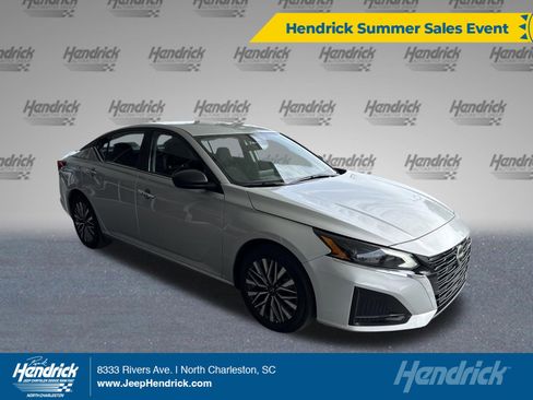 Used 2025 Nissan Altima 2.5 SV FWD image 1