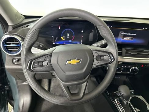 Used 2025 Chevrolet Trax LT image 14
