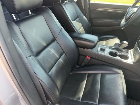 Used 2019 Jeep Grand Cherokee Limited w/ Luxury Group II image 11