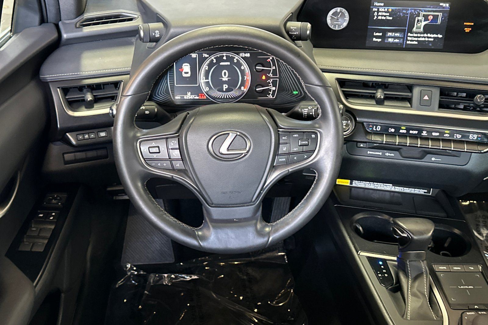 Used 2022 Lexus UX 200 w/ Accessory Package (Z2) FWD image 29