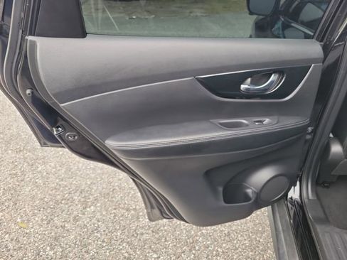 Used 2017 Nissan Rogue SL w/ SL Premium Package AWD/4WD image 30