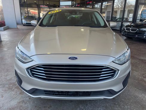 Used 2019 Ford Fusion SE image 2