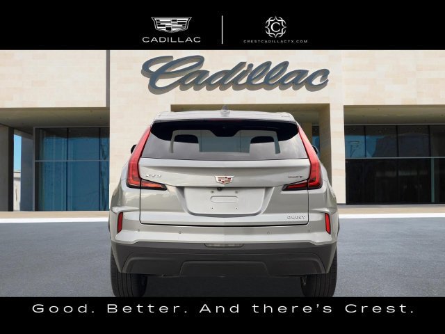 Used 2024 Cadillac XT4 Luxury w/ Cold Weather Package FWD image 6