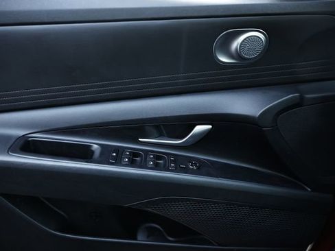 Used 2023 Hyundai Elantra SEL w/ Preferred Accessory Package image 13