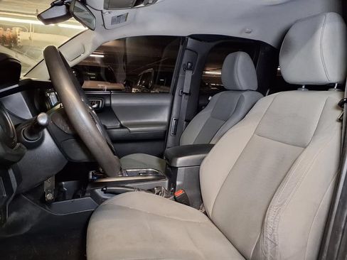 Used 2018 Toyota Tacoma SR RWD image 12