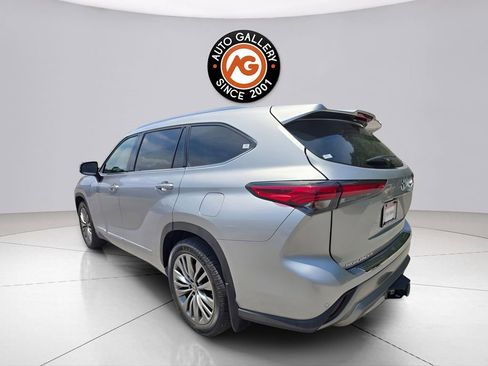 Used 2021 Toyota Highlander Platinum AWD/4WD image 5