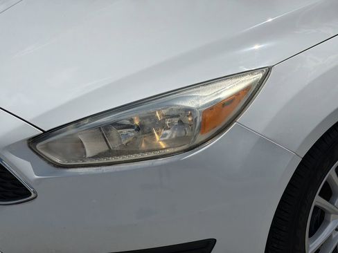 Used 2018 Ford Focus SE FWD image 6
