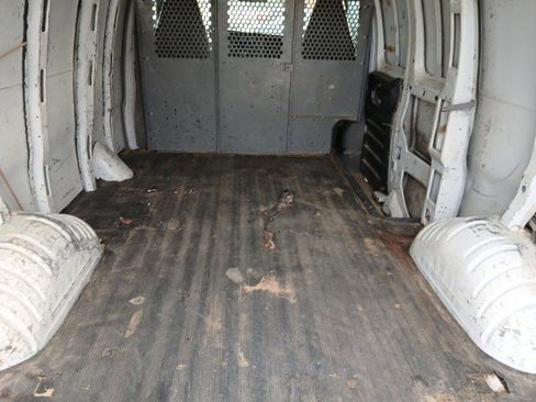 Used 2018 GMC Savana 2500 w/ Driver Convenience Package image 6