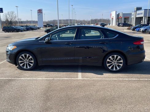 Used 2020 Ford Fusion SE image 10