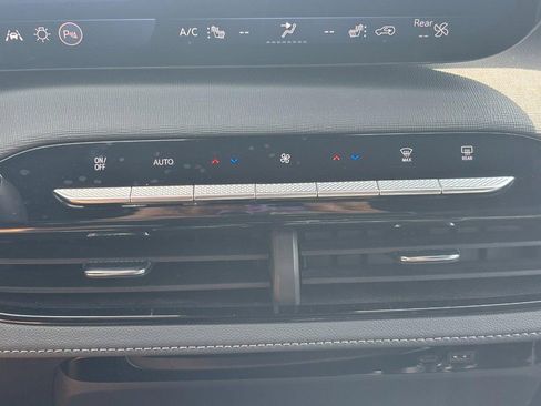 Used 2025 Buick Enclave Preferred FWD image 23