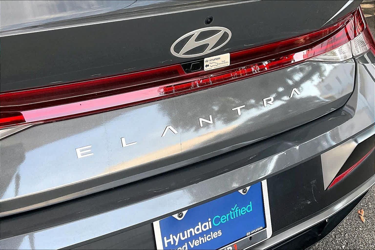 Certified 2025 Hyundai Elantra SEL FWD image 10