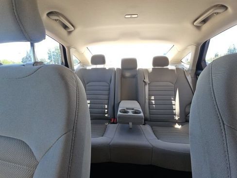 Used 2019 Ford Fusion SE FWD image 4