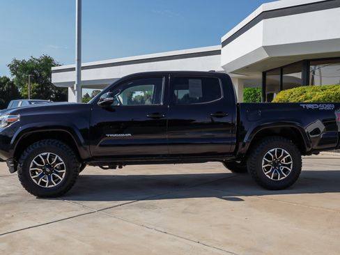 Used 2020 Toyota Tacoma TRD Sport w/ Technology Package AWD/4WD image 5