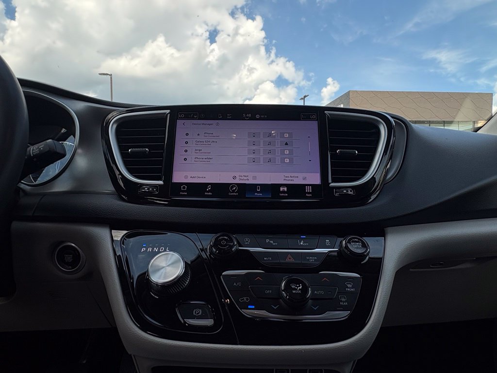 Used 2024 Chrysler Pacifica Touring-L FWD image 23