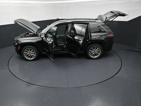 Used 2023 Jeep Grand Cherokee Summit AWD/4WD image 27
