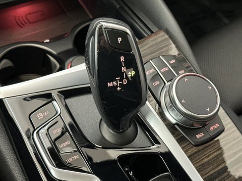 Certified 2023 BMW 530e w/ Premium Package image 16