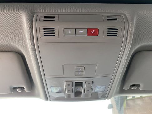 Used 2022 Volkswagen Taos SE w/ Panoramic Sunroof Package image 41