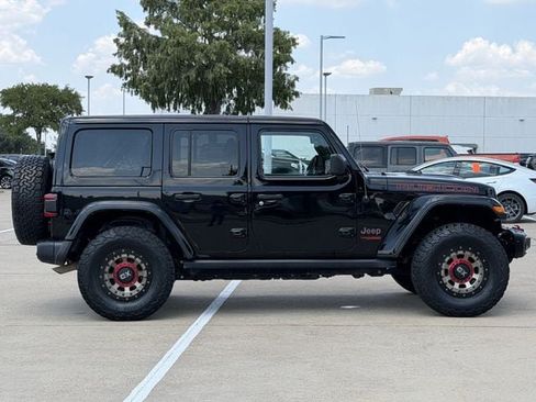 Used 2018 Jeep Wrangler Unlimited Rubicon AWD/4WD image 3
