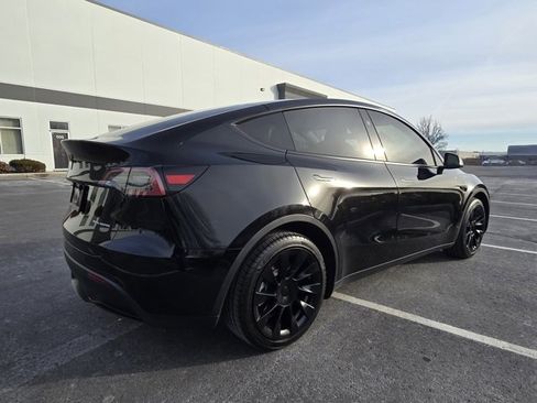 Used 2023 Tesla Model Y Long Range image 7