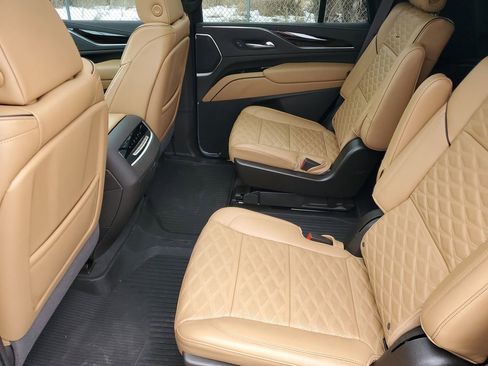 Used 2023 Cadillac Escalade Premium Luxury image 30