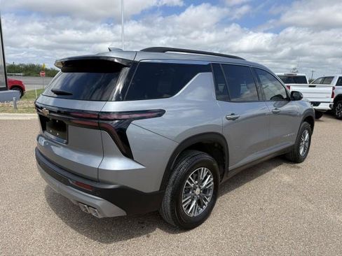 Used 2026 Chevrolet Traverse LT FWD image 9