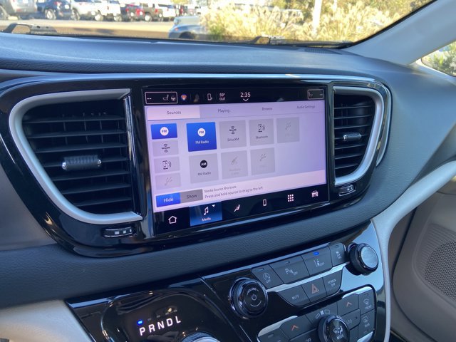 Used 2023 Chrysler Pacifica Touring-L FWD image 37