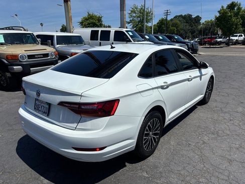 Used 2019 Volkswagen Jetta SE w/ Cold Weather Package FWD image 4