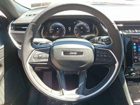 New 2025 Jeep Grand Cherokee Altitude image 13