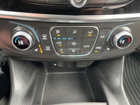 Used 2021 Chevrolet Traverse RS image 29