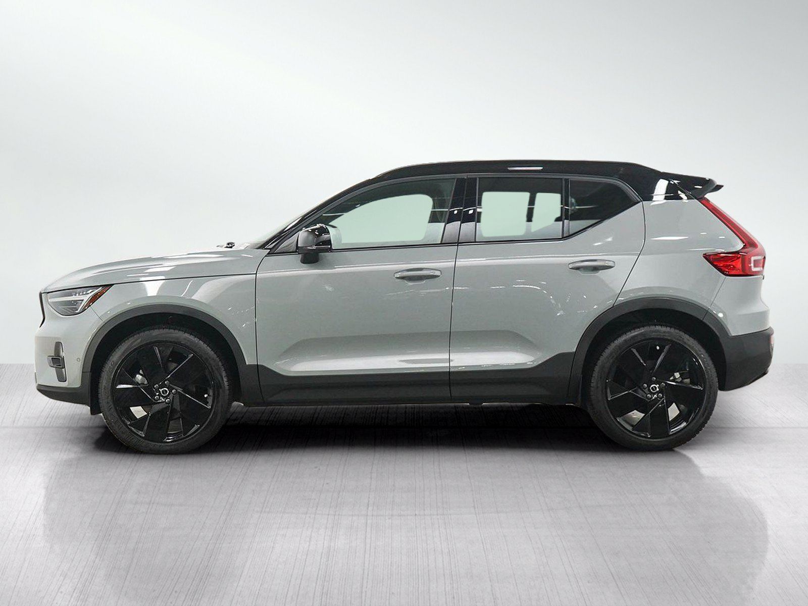 Used 2026 Volvo XC40 B5 Ultra w/ Protection Package Premier AWD/4WD image 2