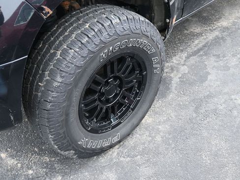 Used 2014 Nissan Frontier SV image 12