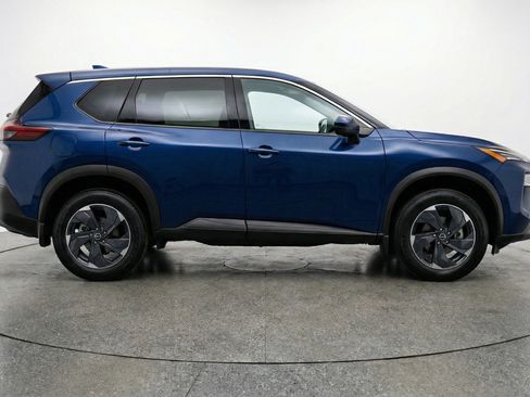 Used 2025 Nissan Rogue SV AWD/4WD image 11
