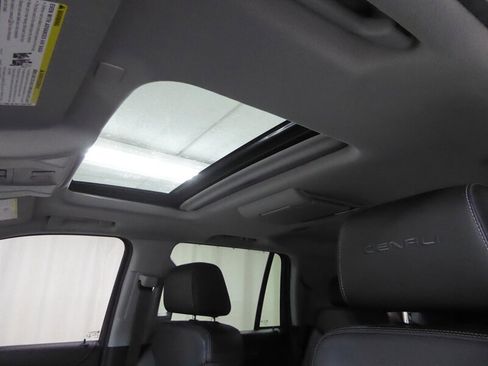 Used 2018 GMC Yukon Denali image 20