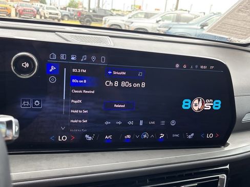 Used 2024 Chevrolet Traverse LT w/ Enhanced Driving Package FWD image 36