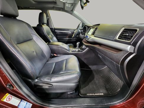 Used 2015 Toyota Highlander XLE image 32