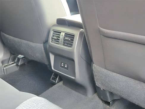 Used 2025 Nissan Rogue SV AWD/4WD image 9
