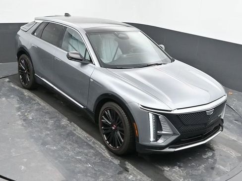 New 2025 Cadillac Lyriq Luxury w/ LPO, Red Accent Package image 27