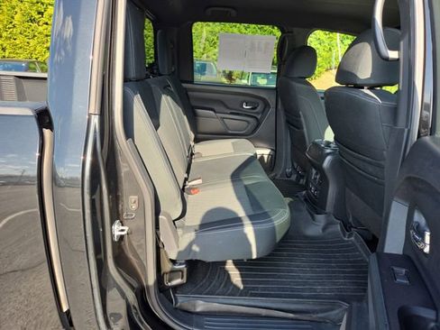 Used 2019 Nissan Titan SV w/ SV Convenience Package image 16