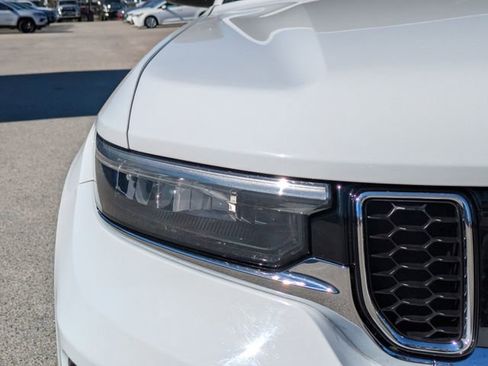 Used 2022 Jeep Grand Cherokee Overland w/ Luxury Tech Group IV image 10